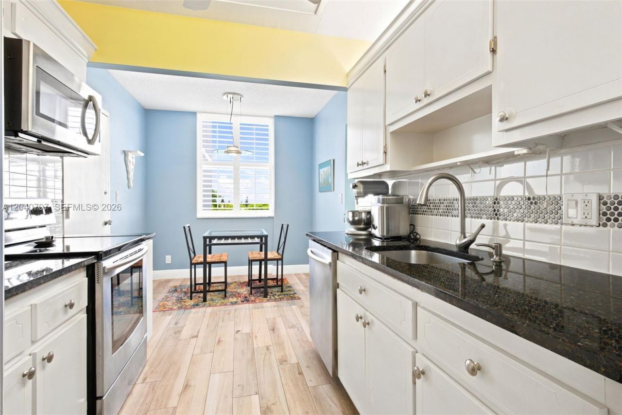 4350 Hillcrest Dr , Unit 611, Hollywood, FL 33021 Photo