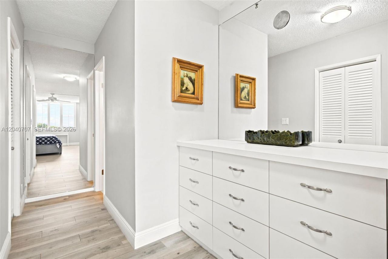 4350 Hillcrest Dr , Unit 611, Hollywood, FL 33021 Photo