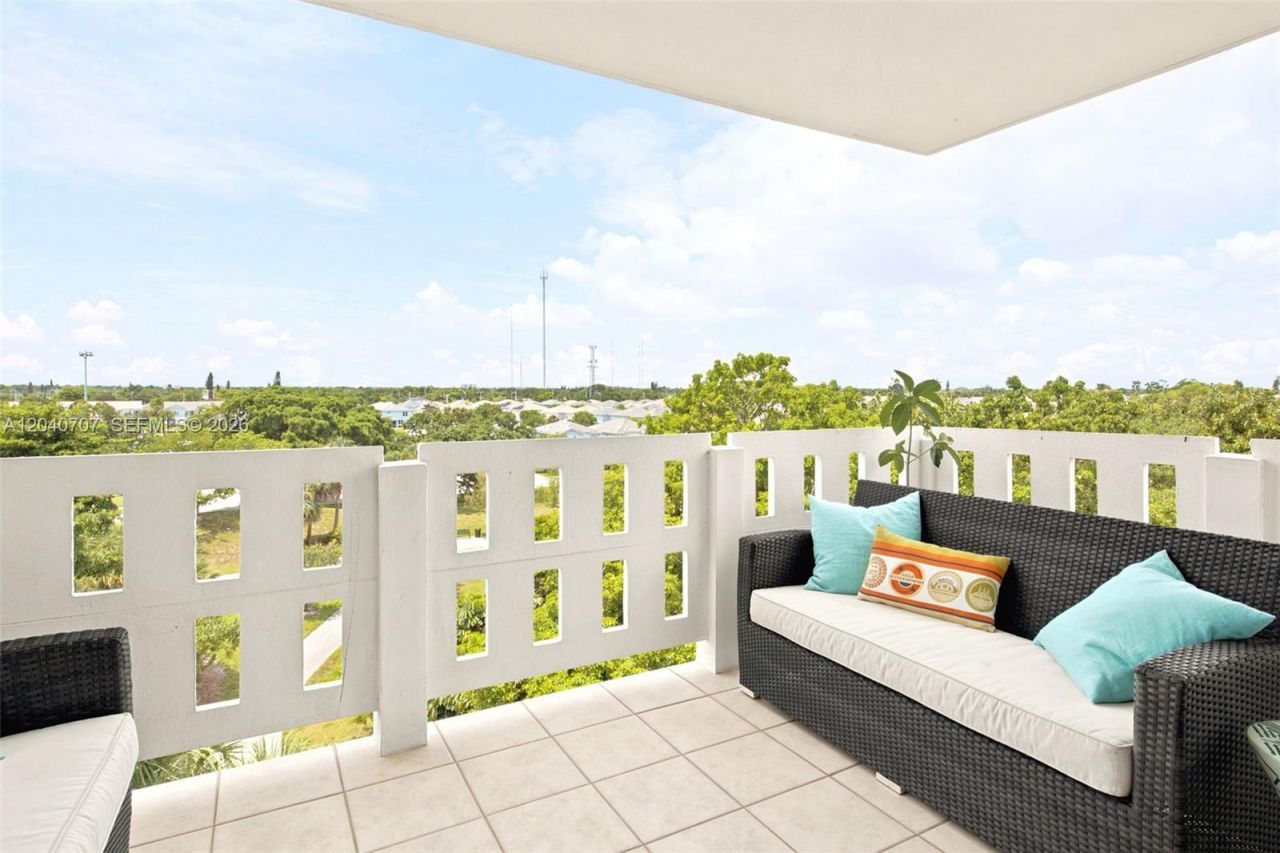4350 Hillcrest Dr , Unit 611, Hollywood, FL 33021 Photo
