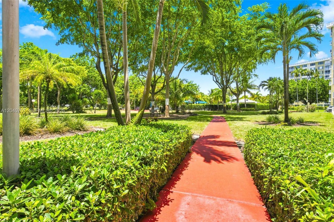 4350 Hillcrest Dr , Unit 611, Hollywood, FL 33021 Photo