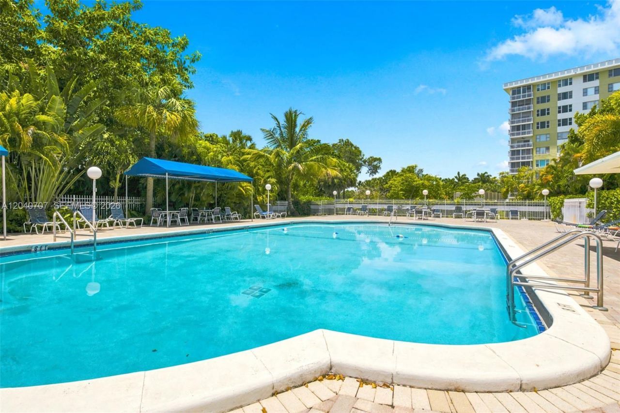 4350 Hillcrest Dr , Unit 611, Hollywood, FL 33021 Photo