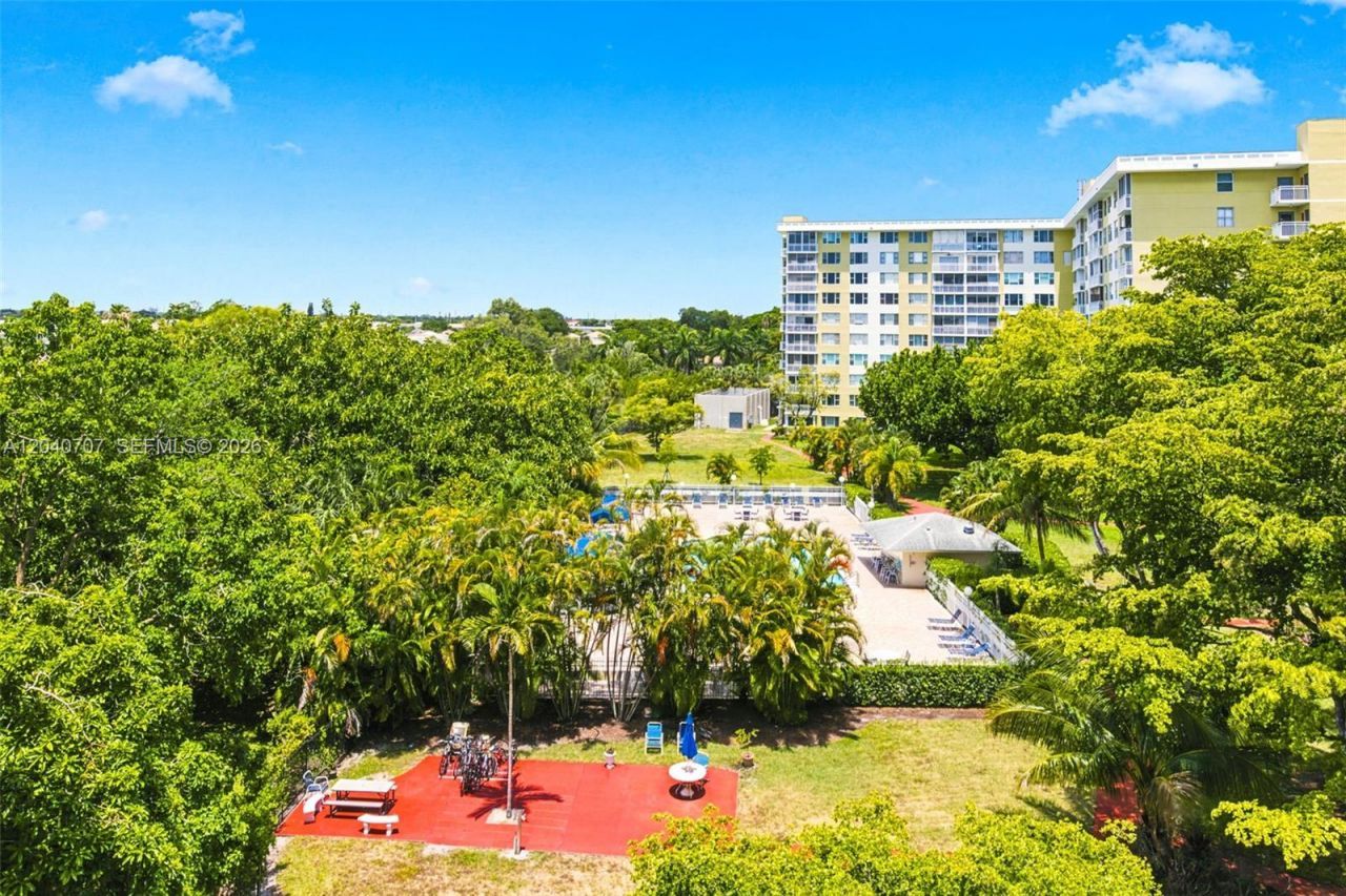 4350 Hillcrest Dr , Unit 611, Hollywood, FL 33021 Photo