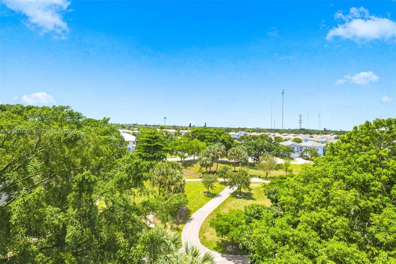 4350 Hillcrest Dr , Unit 611, Hollywood, FL 33021 Photo