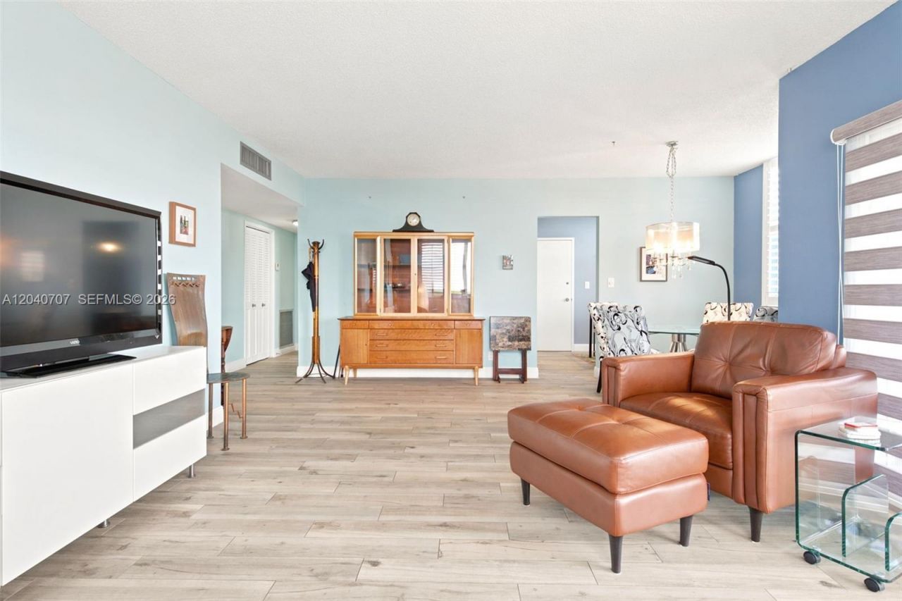 4350 Hillcrest Dr , Unit 611, Hollywood, FL 33021 Photo