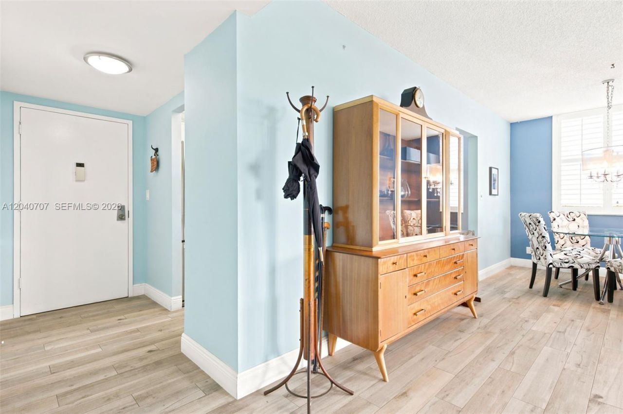 4350 Hillcrest Dr , Unit 611, Hollywood, FL 33021 Photo