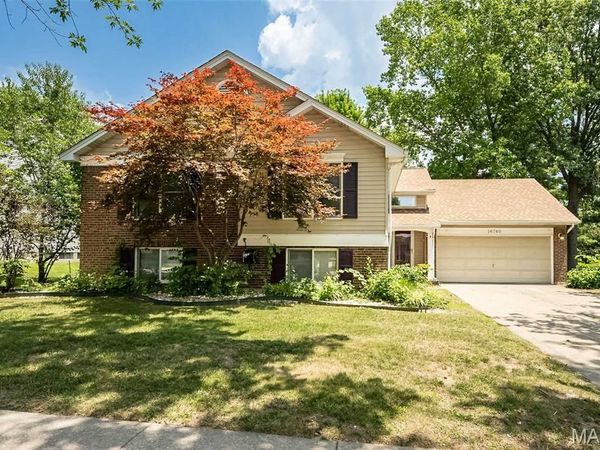 16740 N Fork Ridge Drive, Florissant, MO 63034