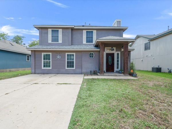 2601 Highcloud DR, Lockhart, TX 78644