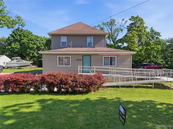 1610 Gratiot Avenue , Saginaw, MI 48602