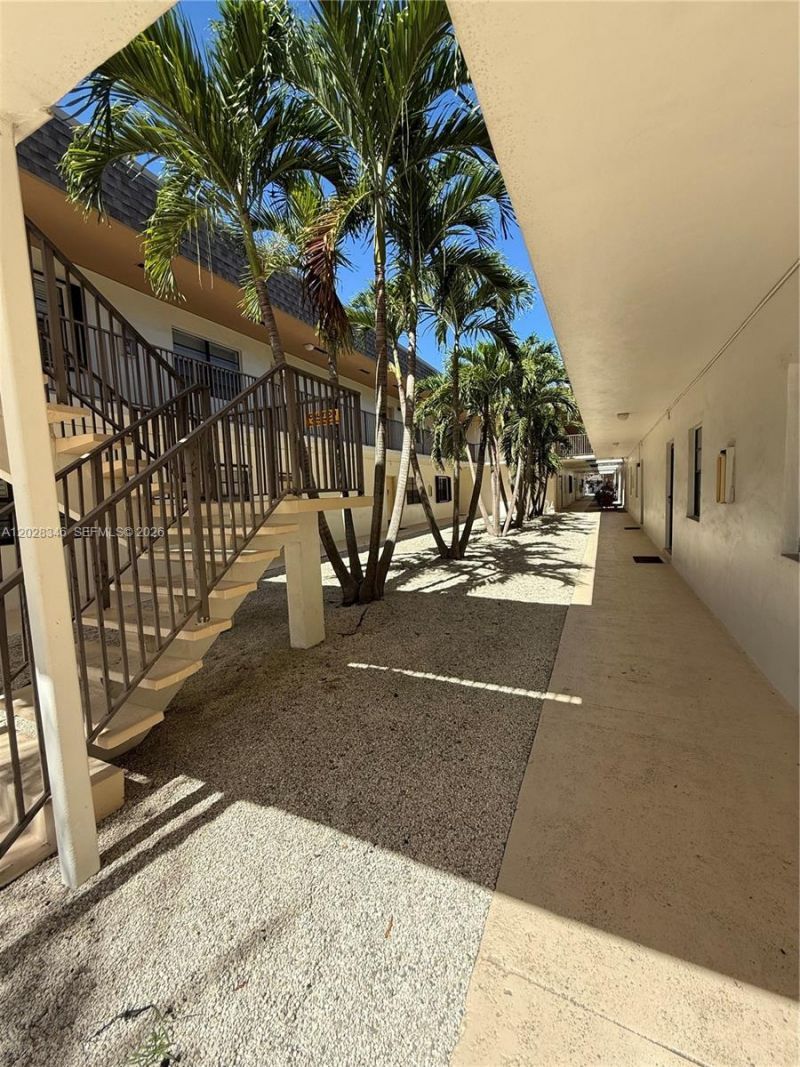 8261 SW 128th St , Unit 205, Pinecrest, FL 33156 Photo