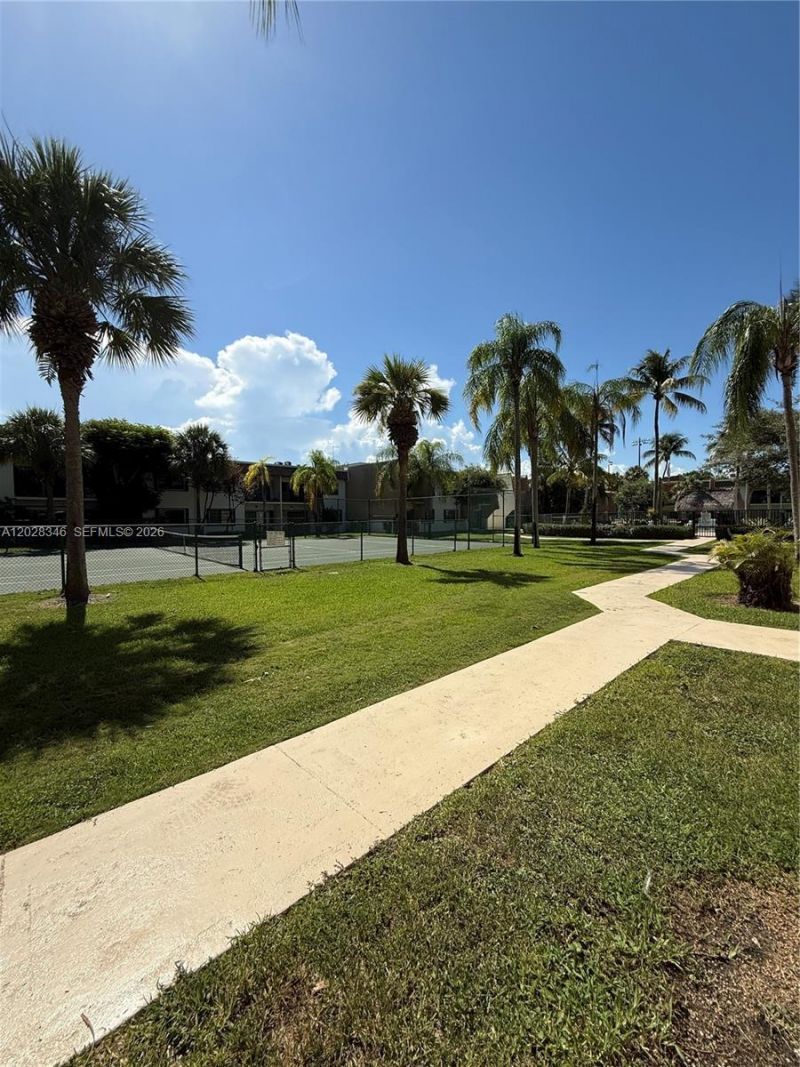 8261 SW 128th St , Unit 205, Pinecrest, FL 33156 Photo