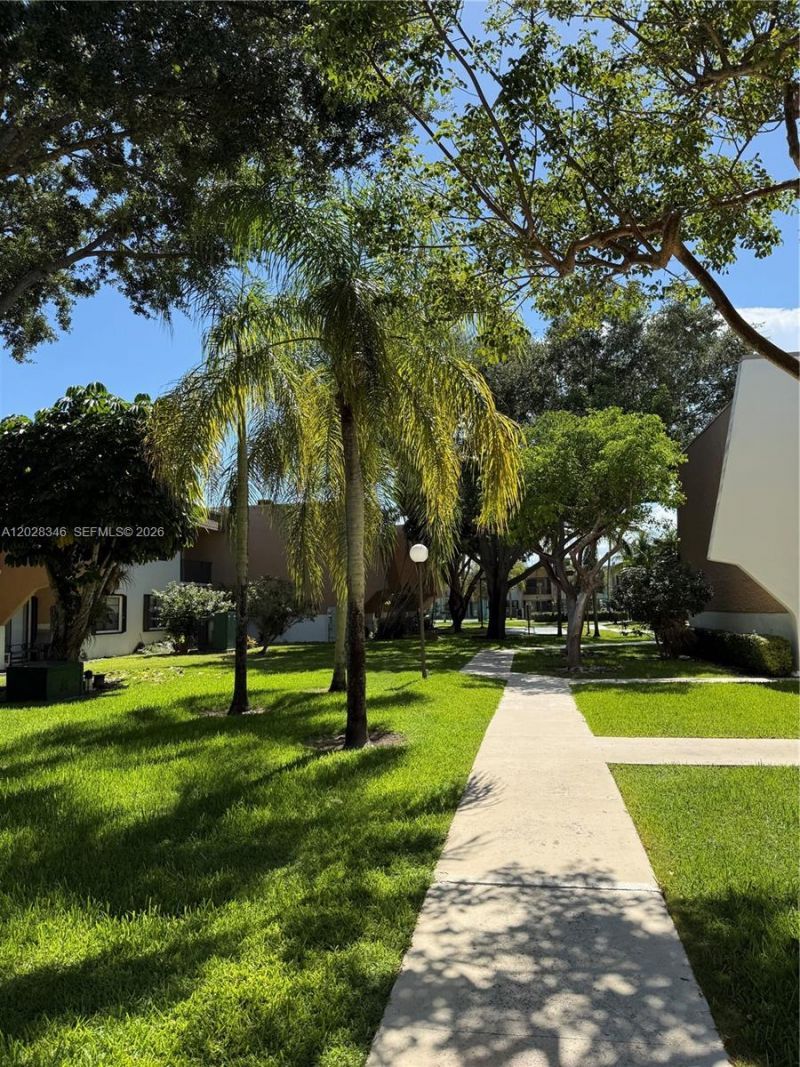 8261 SW 128th St , Unit 205, Pinecrest, FL 33156 Photo