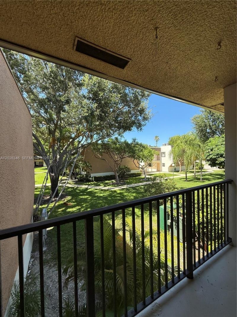 8261 SW 128th St , Unit 205, Pinecrest, FL 33156 Photo