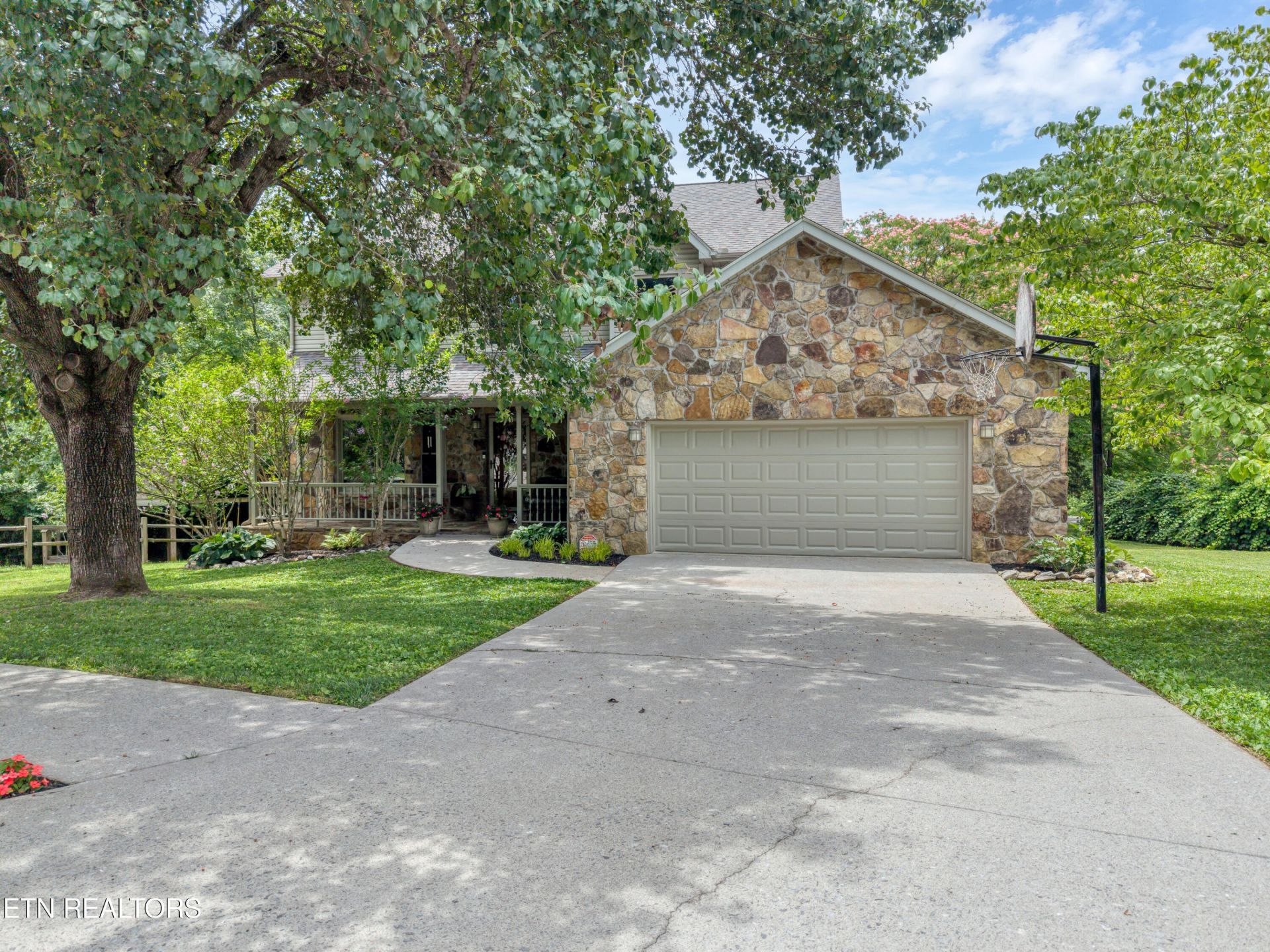 839 Somerset Drive, Maryville, TN 37803 Main Photo
