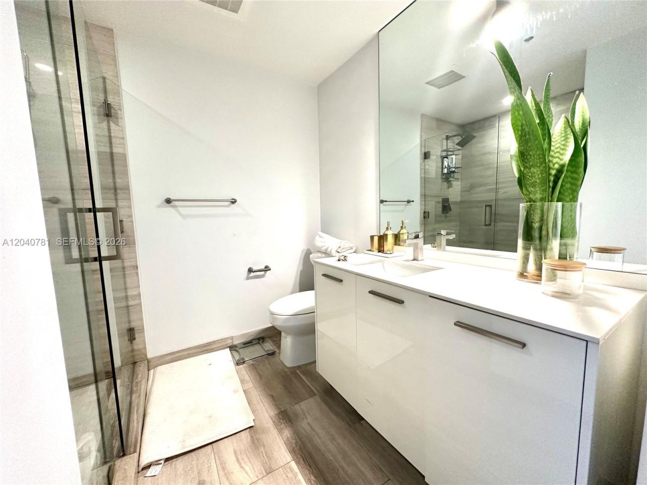1300 Brickell Bay Dr , Unit 2106, Miami, FL 33131 Photo