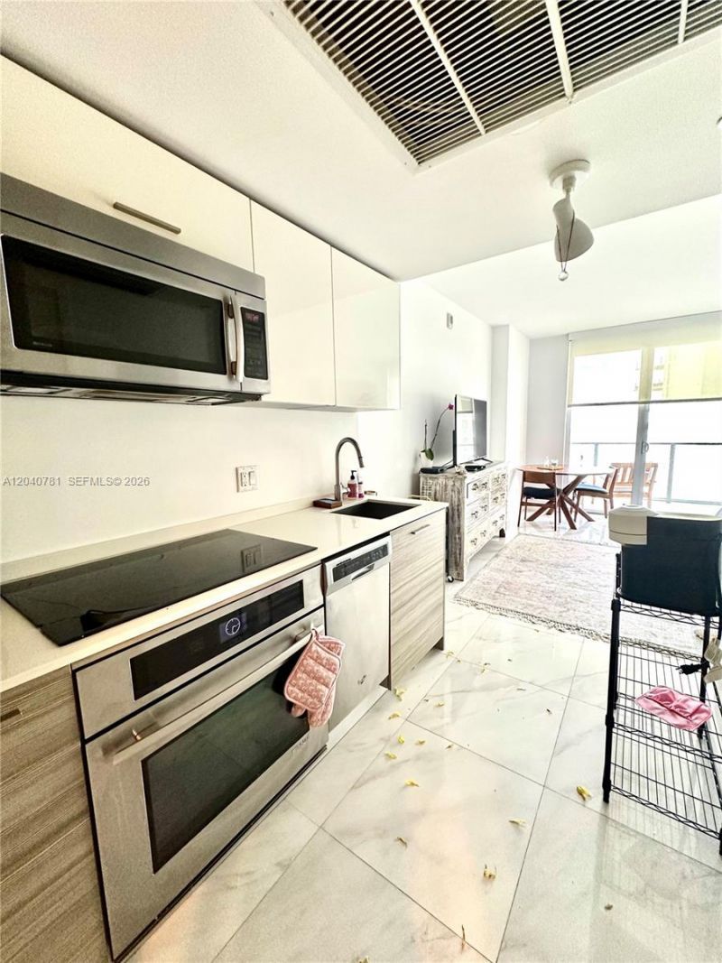 1300 Brickell Bay Dr , Unit 2106, Miami, FL 33131 Photo