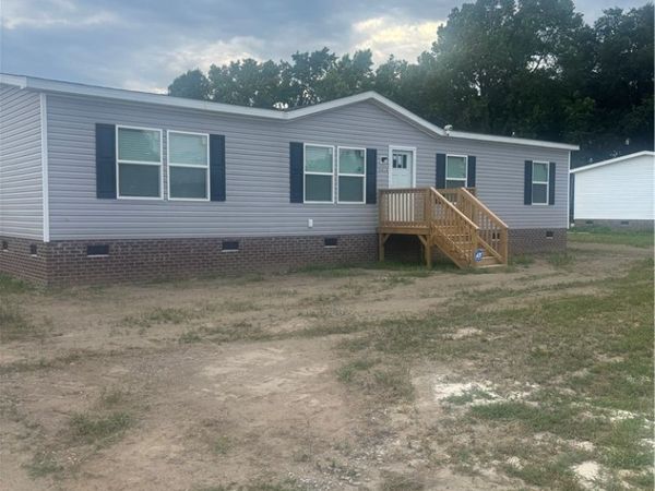 9658 S Chicken Road, Fairmont, NC 28340