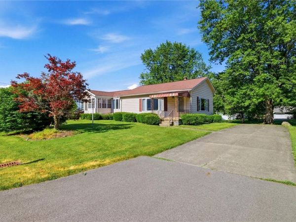 485 Cohassett Dr, Hermitage, PA 16148