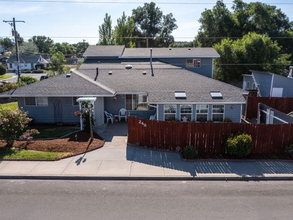 248 SE 10th Street, Madras, OR 97741