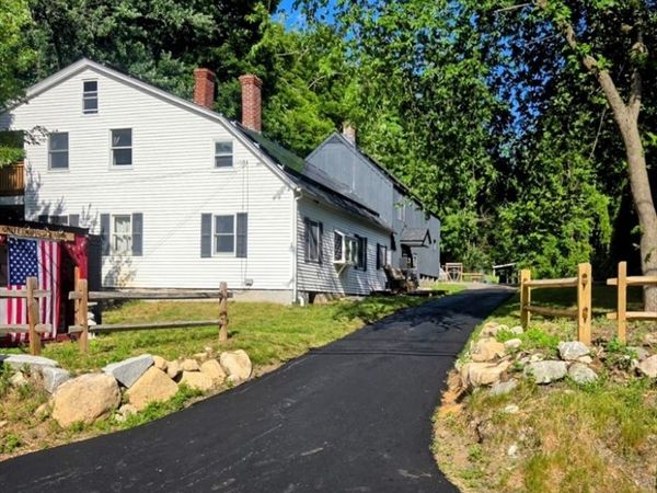 38 West Elm St, Townsend, MA 01474