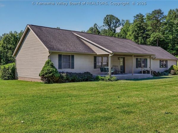 1199 Quinton Lane, Leon, WV 25123