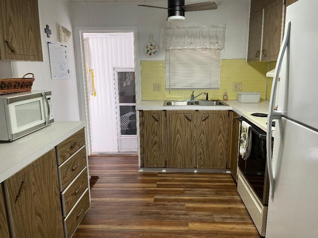 112 Palm Drive , Unit B, Eustis, FL 32726 Photo