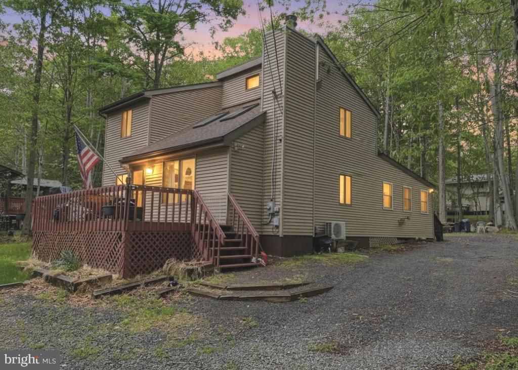 72 CREEK VIEW DRIVE EAST, GOULDSBORO, PA 18424