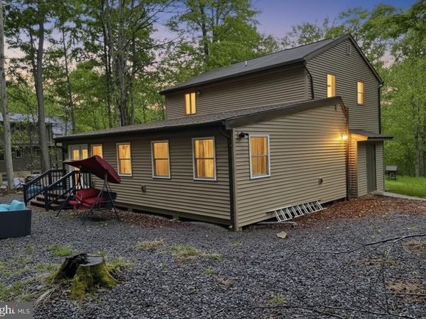 72 CREEK VIEW DRIVE EAST , GOULDSBORO, PA 18424