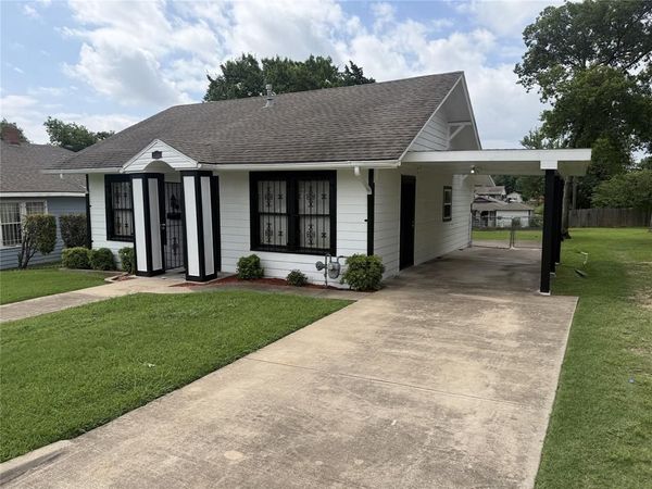 1466 Stella Avenue , Dallas, TX 75216