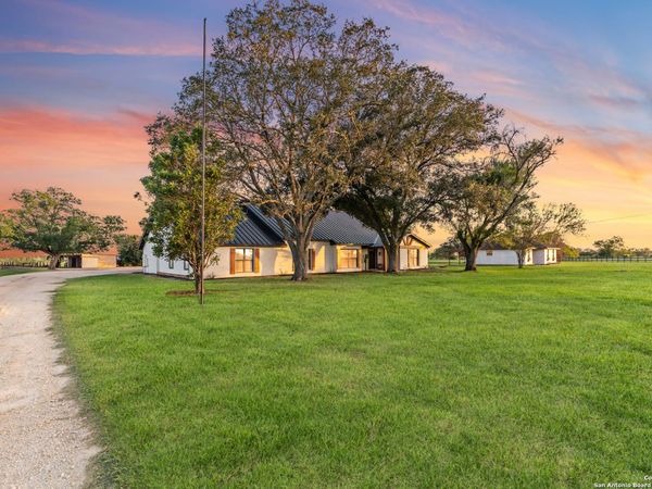 1591 Leissner School, Seguin, TX 78155