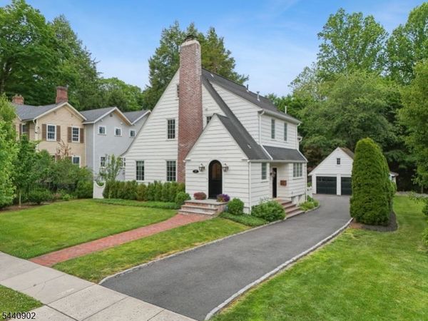 27 Pine Grove Ave, Summit, NJ 07901