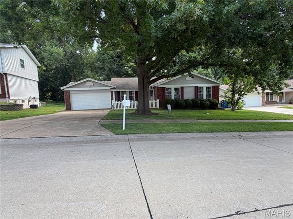 1272 Beaver Creek Road, Chesterfield, MO 63017