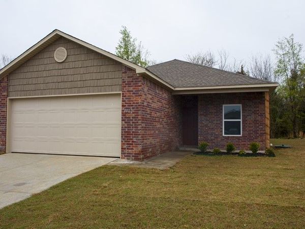 4702 W Hoover Loop , Fayetteville, AR 72704