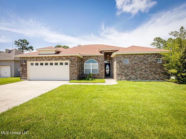 745 Champagne Drive, Biloxi, MS 39532