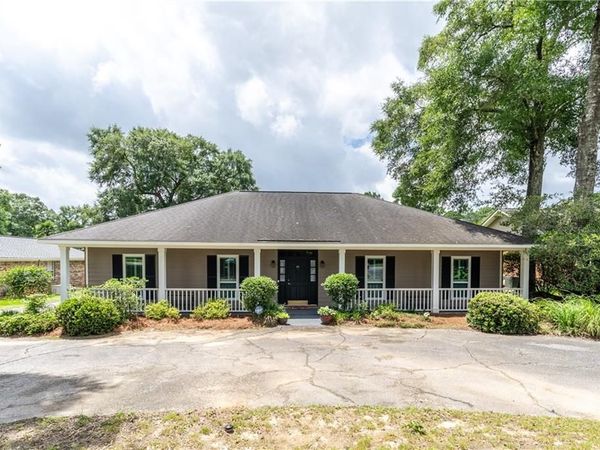 4105 Lake Circle S, Mobile, AL 36693