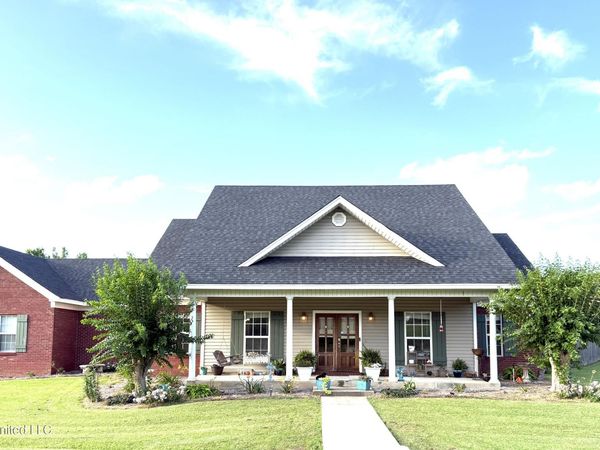 11 Rolling Green Circle, Winona, MS 38967