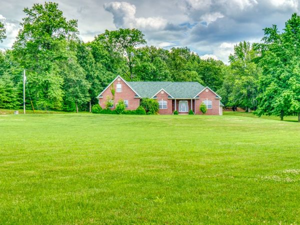 2108 S Hillside Lane , Mcleansboro, IL 62859