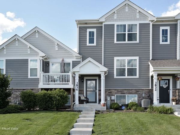 3834 Gansett Parkway , Elgin, IL 60124