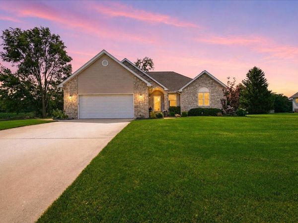 518 Golden Rain Court, DeMotte, IN 46310