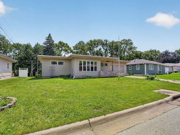 2525 Saratoga, Waterloo, IA 50702
