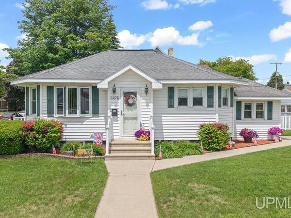 1402 N 16th Street, Escanaba, MI 49829