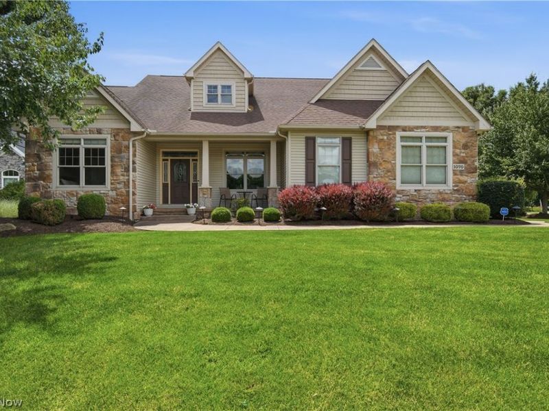 1070 Wedgefield Court NE, North Canton, OH 44720 Photo 1