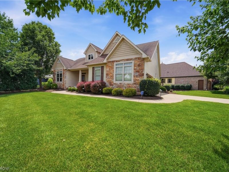 1070 Wedgefield Court NE, North Canton, OH 44720 Photo 3