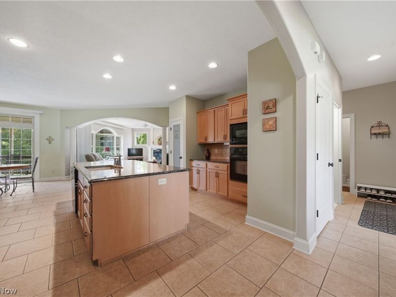 1070 Wedgefield Court NE, North Canton, OH 44720 Photo 7