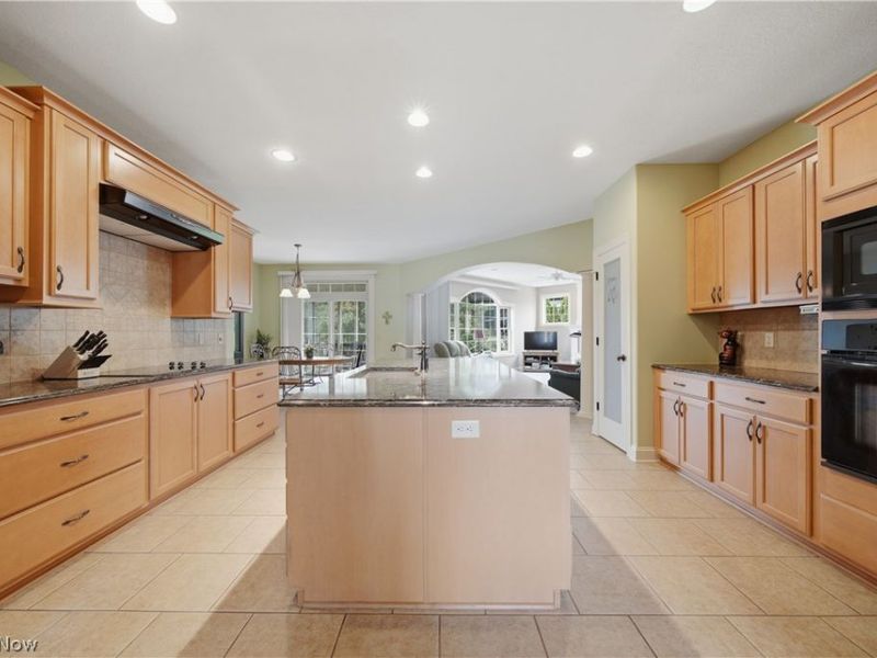 1070 Wedgefield Court NE, North Canton, OH 44720 Photo 8