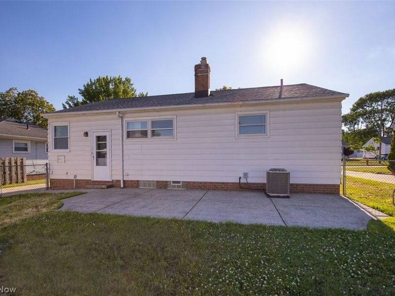 6469 Anita Drive, Parma Heights, OH 44130 Photo 3