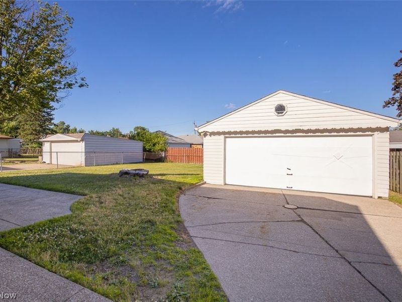 6469 Anita Drive, Parma Heights, OH 44130 Photo 5