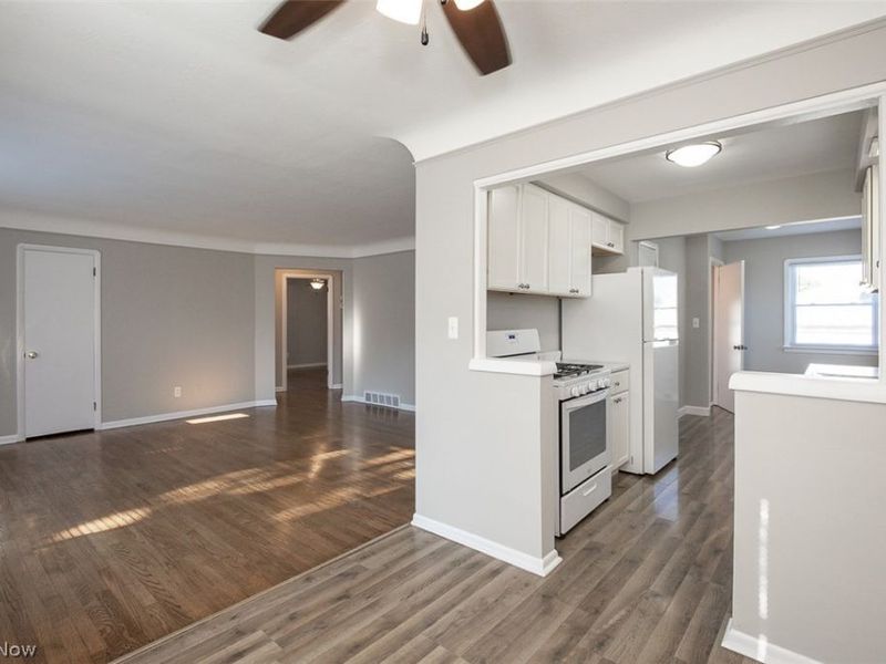 6469 Anita Drive, Parma Heights, OH 44130 Photo 8