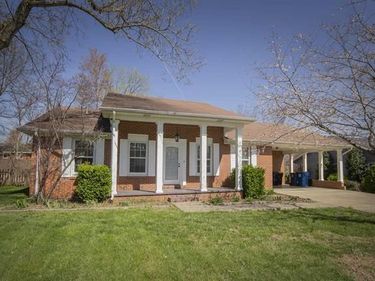 1656 College Terrace, Murray, KY 42071