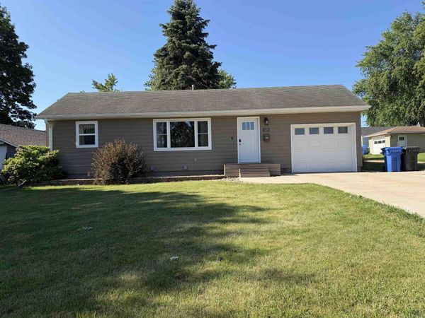 125 5TH ST SW, Sioux Center, IA 51250