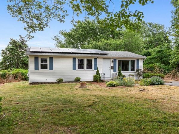 99 Swansom Rd, Swansea, MA 02777